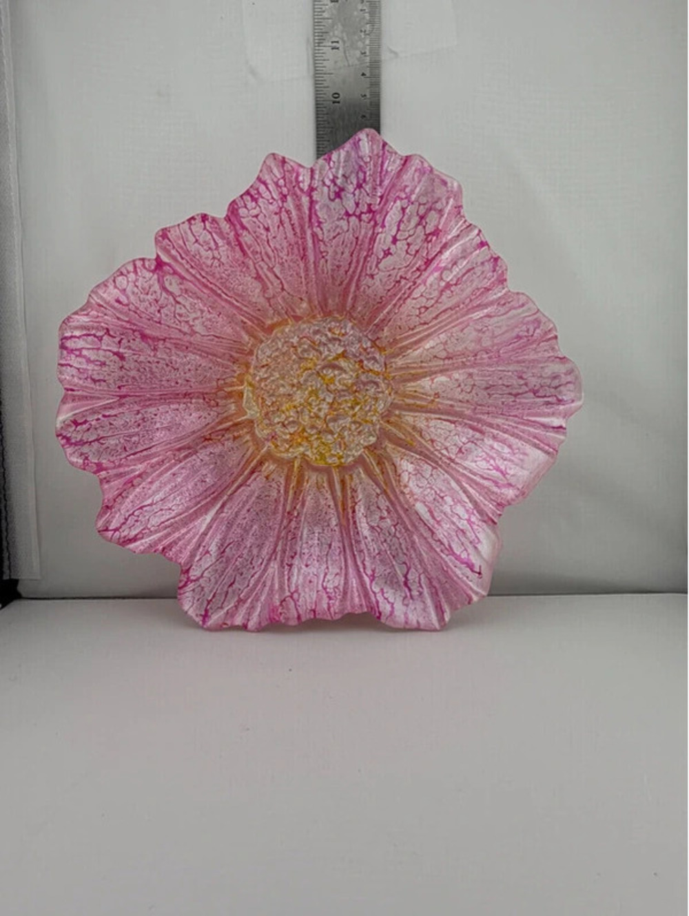 Vintage Pink Glass Flower Dish – Daisy Floral Art Glass Yellow Center